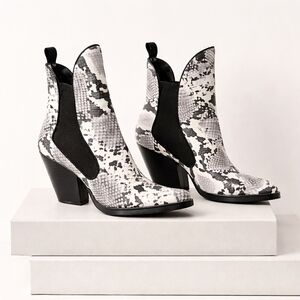 Zara Trafaluc Snakeskin Western Ankle Boots 39 Black White